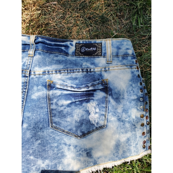 Rewash Distressed Shorts - Picture 3 of 3